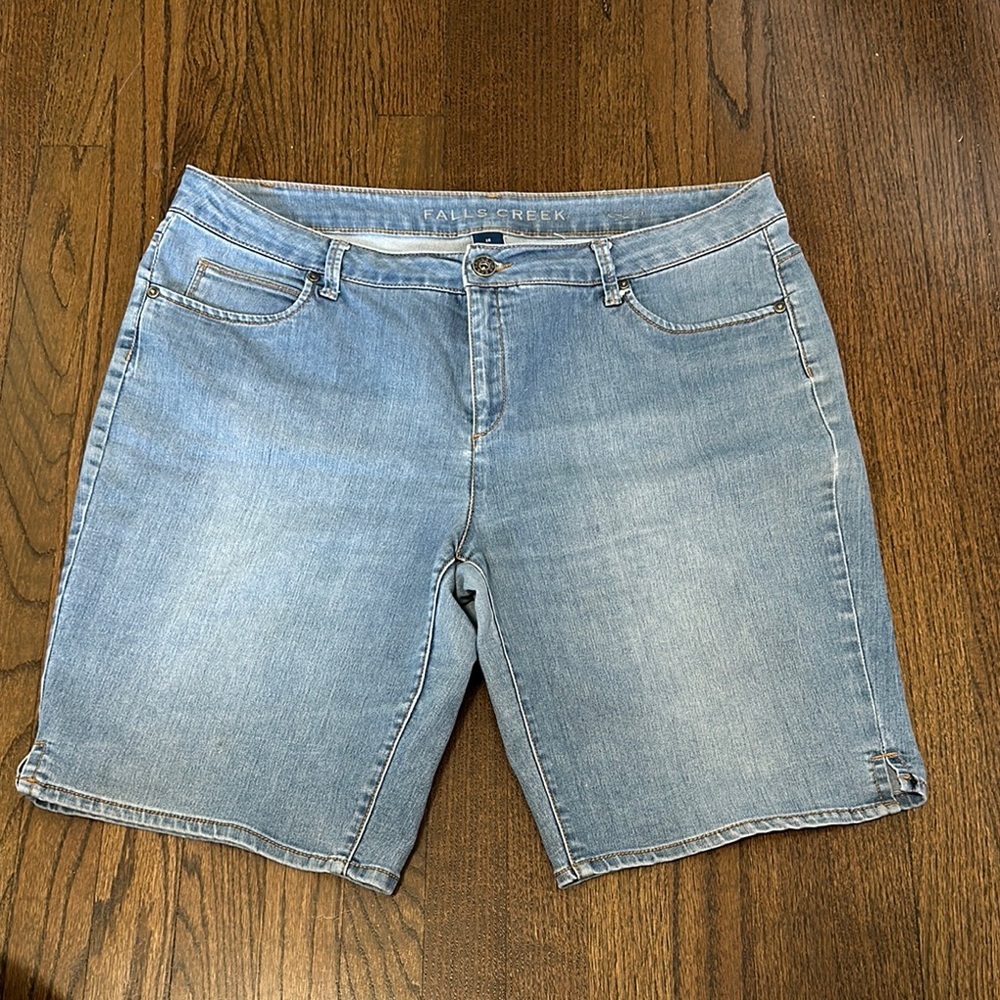 Falls Creeks Women’s Light Fade Blue Bermuda Stretch Denim Shorts 16